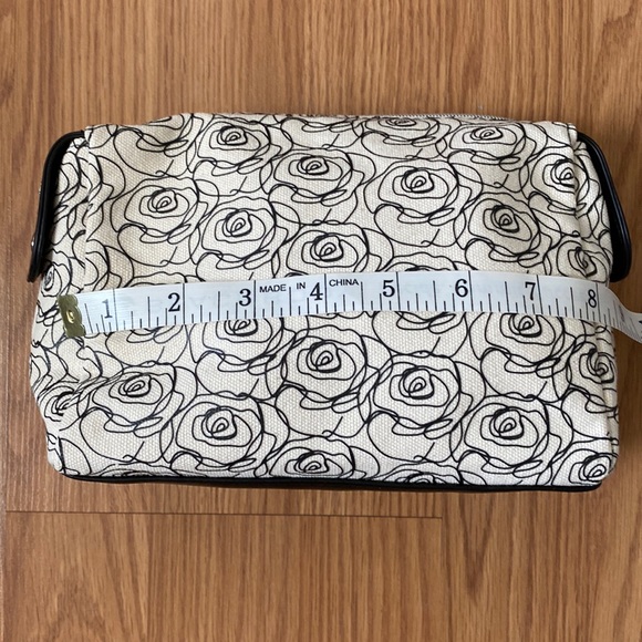 ❤️ Lancôme Rose Cosmetic Case and Makeup Bundle New - Picture 2 of 7